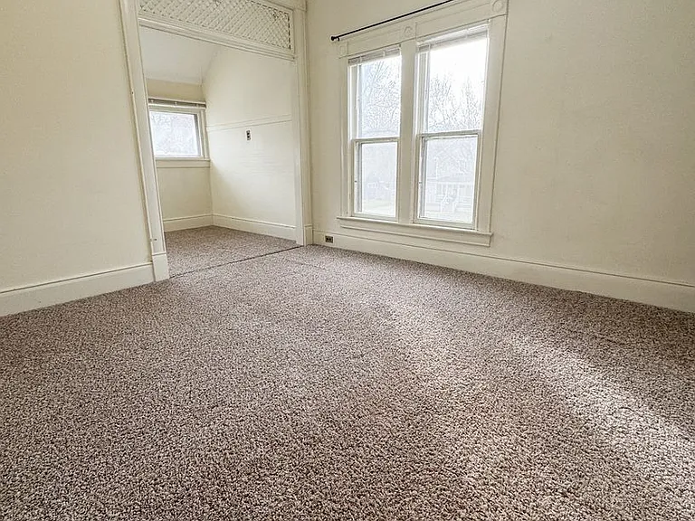375 W Burkitt St — Photo 6