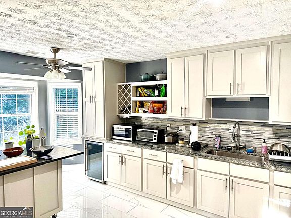 4th image of 3310 Stratton Ln