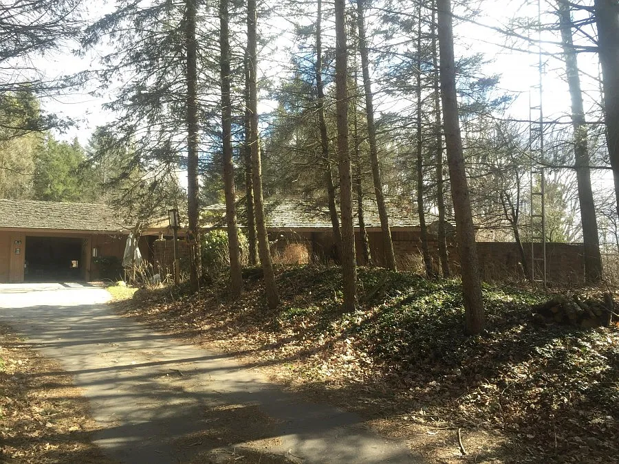 11501 Cedar Ln NE photo 1