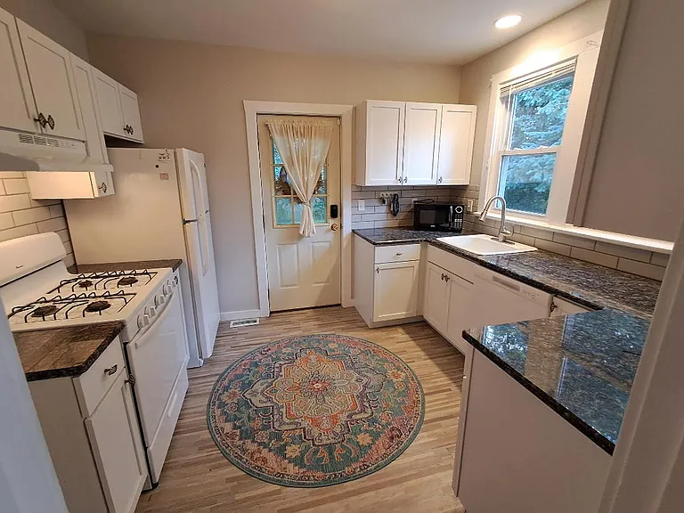 495 Lake St — Photo 3