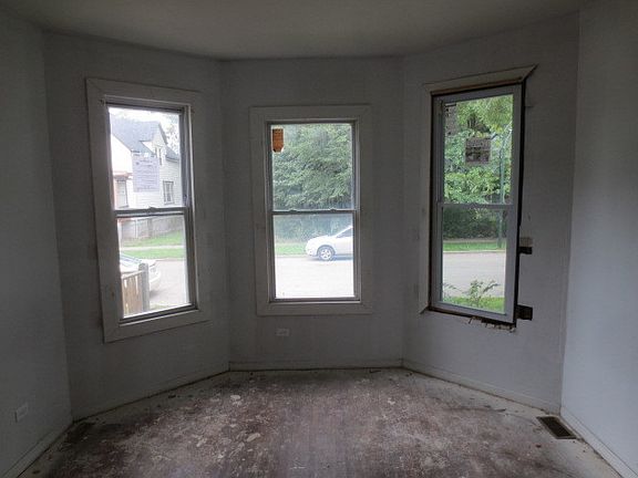 3rd image of 5708 S Elizabeth St