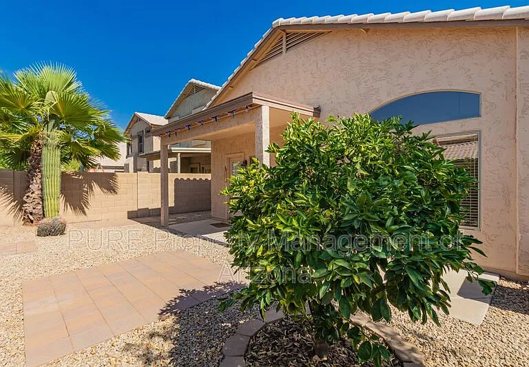 10652 W Coronado Rd — Photo 16