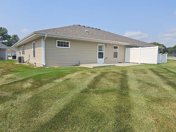 2nd image of 410 Maupin Ln