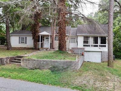 903 W Davidson Ave, Gastonia, NC, 28052