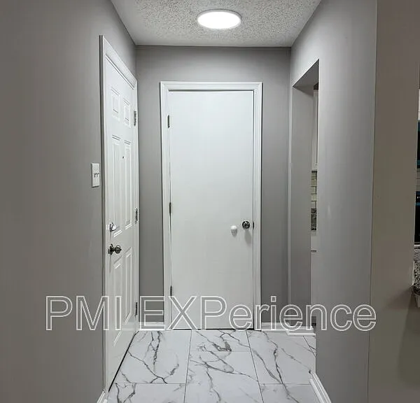 2607 Camelback Ln #6 — Photo 2
