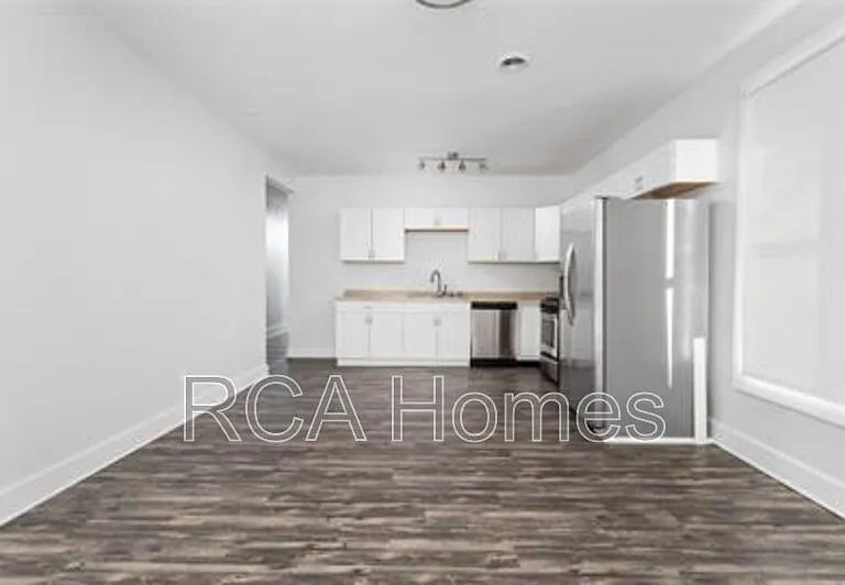 1112 Pleasant St #2 — Photo 10