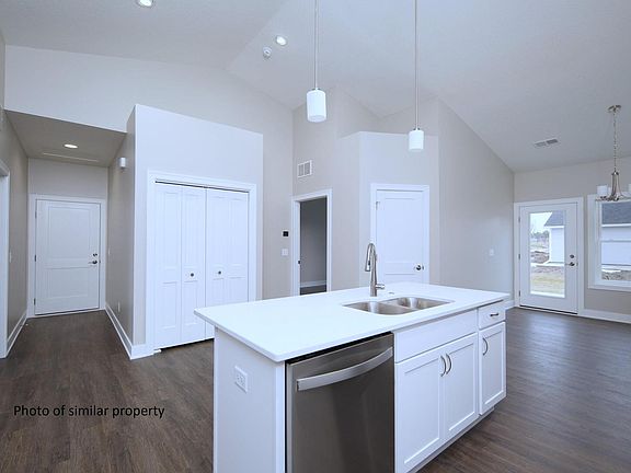 5th image of 186 Beacon Harbor Cir