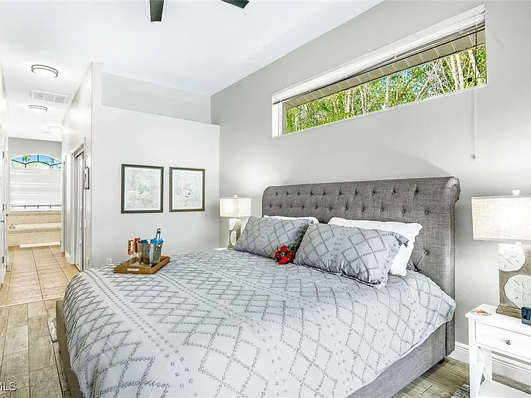 2601 SW 39th Ter — Photo 11