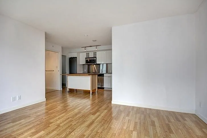 233 Robson St #2710 — Photo 7