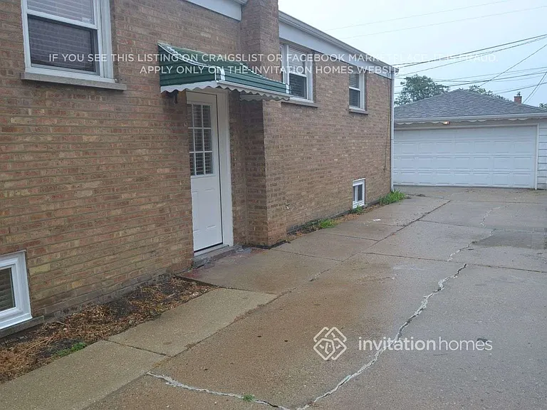 2403 Lincoln St — Photo 9