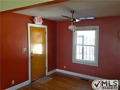 2nd image of 1304 McArthur St