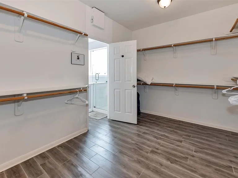 10815 Oak Bayou Ln — Photo 22