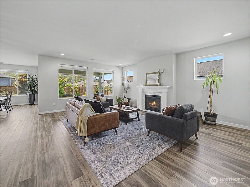 3rd image of 1346 Boyle Street