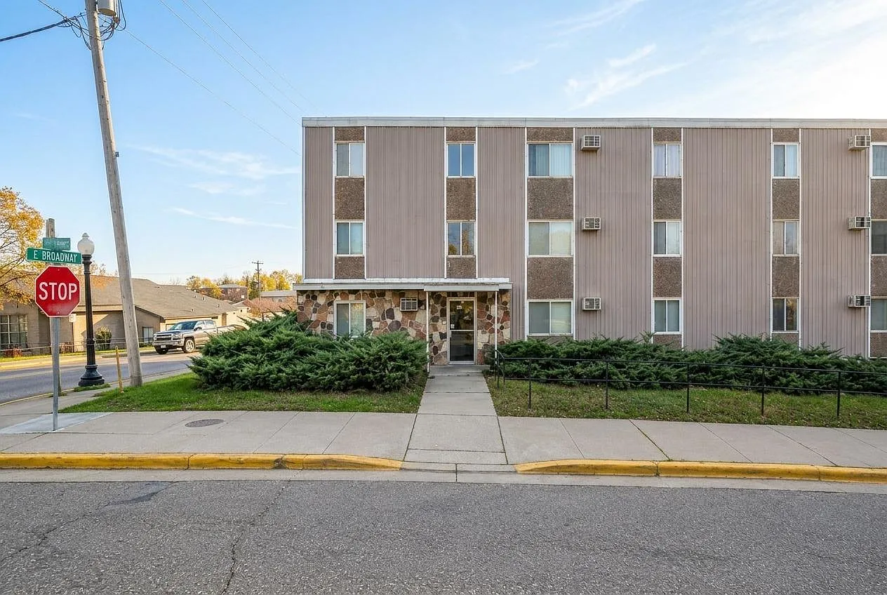 Riverview Tower Apartments — Photo 1