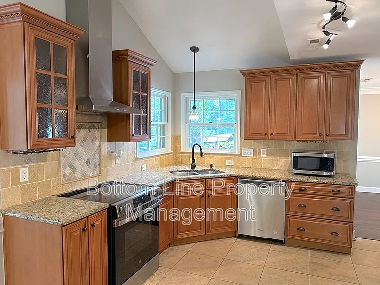 2321 Heathershire Ln — Photo 12