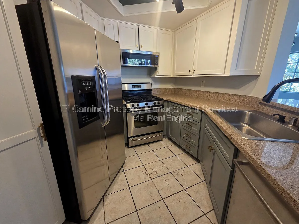 Building Photo - 628 Daisy Ave #311