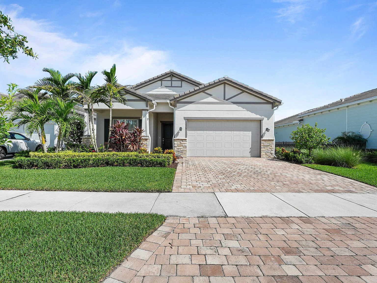 3 bed, 2.0 bath, 2184 sqft, $4,750 — Photo 2