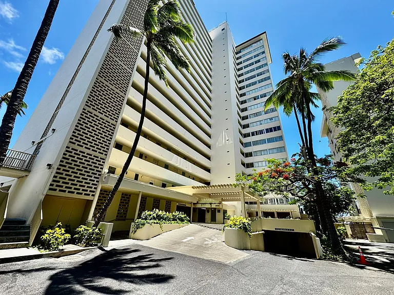2895 Kalakaua Ave #302 — Photo 15
