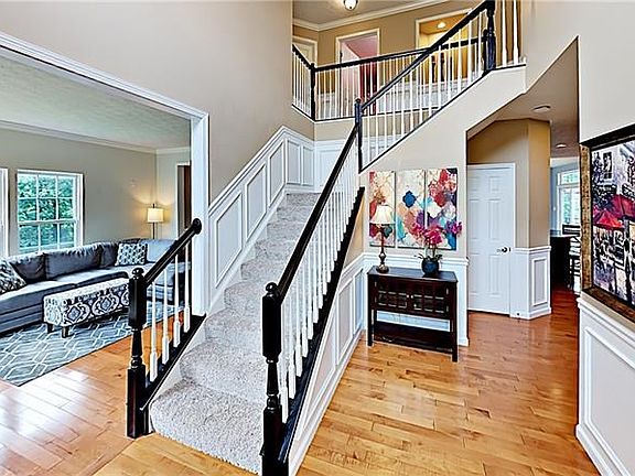3rd image of 812 Tania Ct