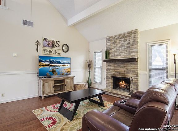 5th image of 9511 Cloverdale