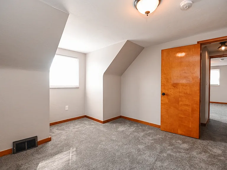 406 Irwin Ln — Photo 21