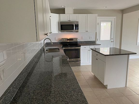 2nd image of 2542 Maple Ave