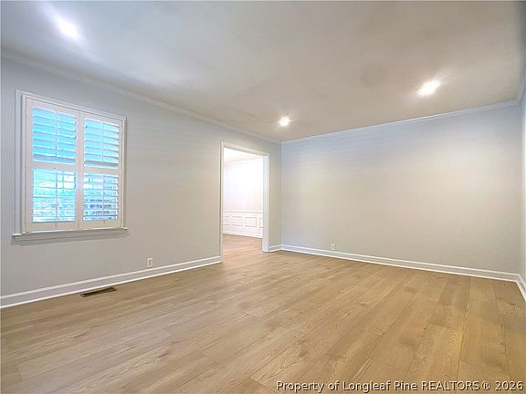 4th image of 2721 Mirror Lake Dr
