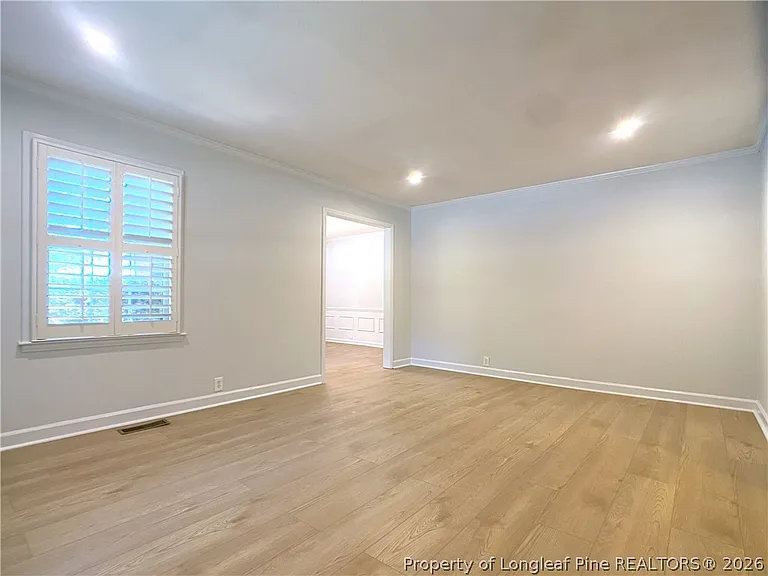 2721 Mirror Lake Dr — Photo 4