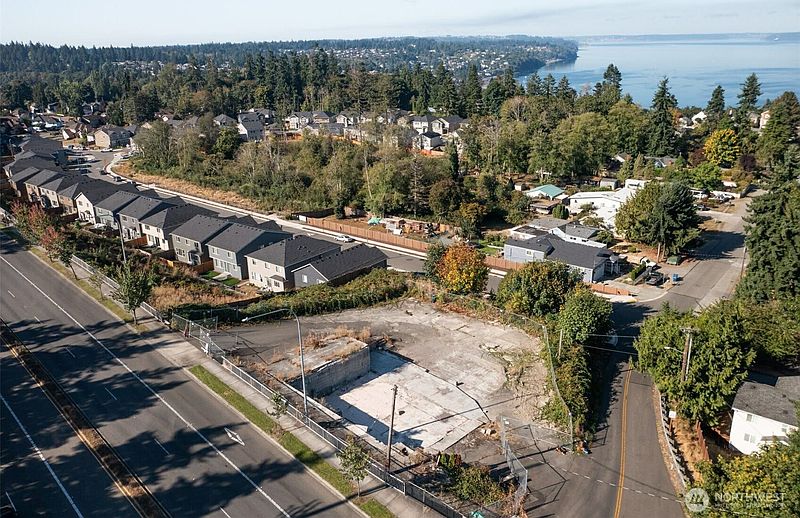 2nd image of 27905 pacific Highway S
