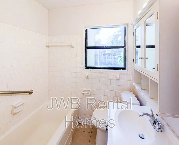 3232 Dellwood Ave — Photo 7