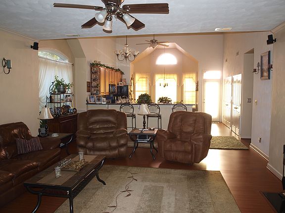 4th image of 1000 Long Beeches Ave
