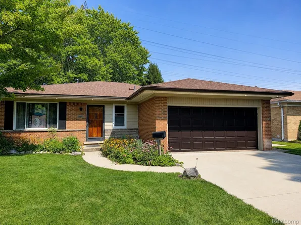 27752 Palomino Dr, Warren, MI 48093