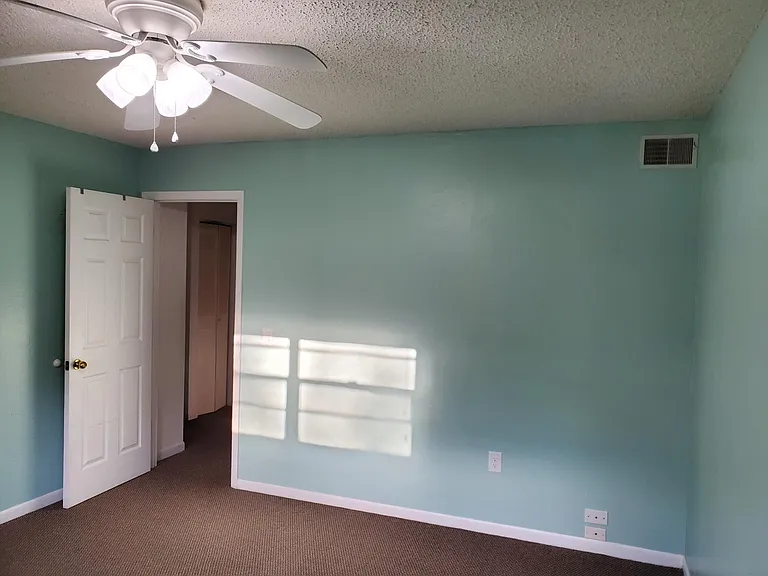 3417 SW 28th Ter #D — Photo 24