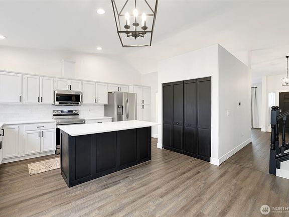 5th image of 9016 190th Street E