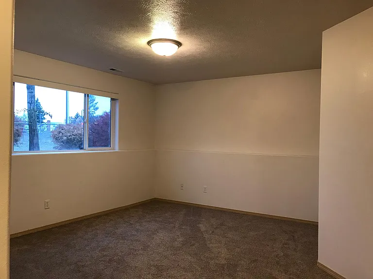 813 N Coach Ln — Photo 18