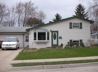 453 Tulsa Ave, Carpentersville, IL 60110