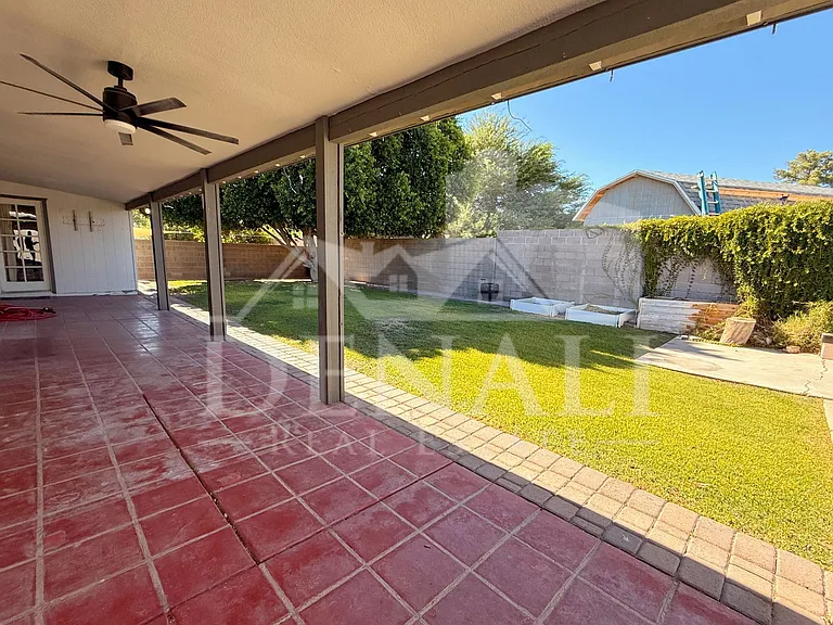 306 E Houston Ave — Photo 22