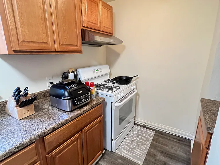 70 Linwood St #70 — Photo 8