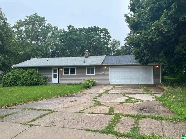 10 N Windsor Cir, Storm Lake, IA 50588