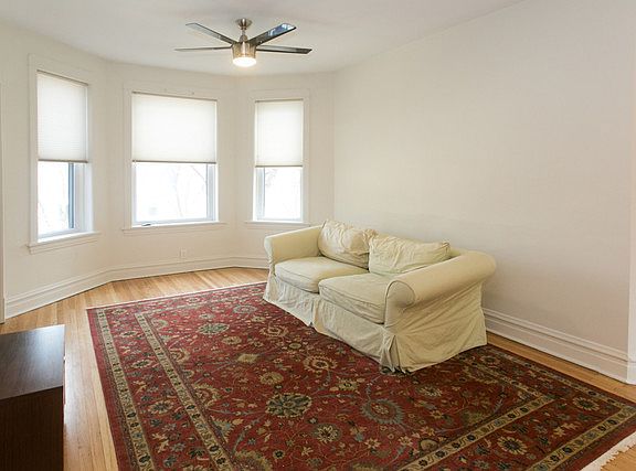 2nd image of 3706 N Leavitt St #2