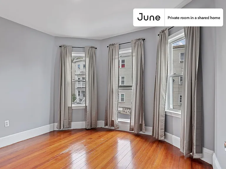 368 Park St #A — Photo 2