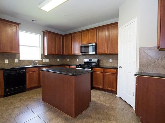 5th image of 2815 Lakecrest Forest Dr