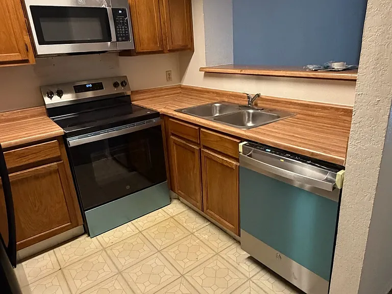 2300 Balsam Dr #G102 — Photo 2