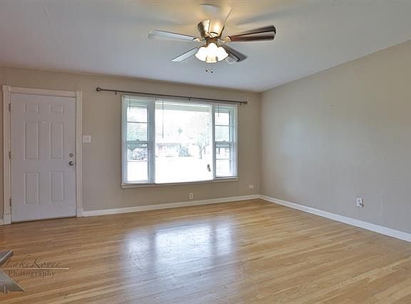 2nd image of 542 En 23rd St