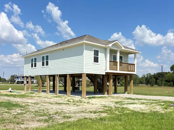 638 Swallow Dr, Palacios, TX 77465