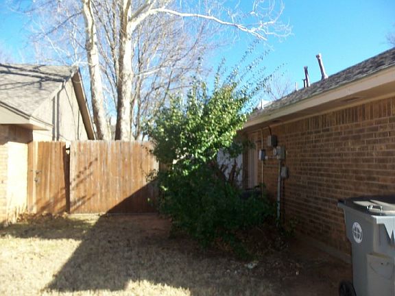 2nd image of 1909 NE 35th St