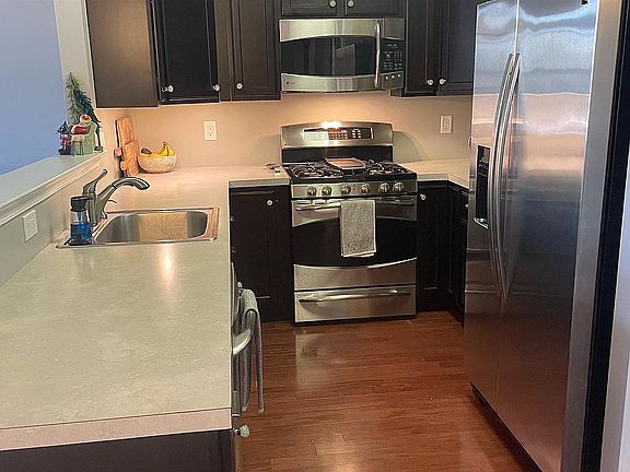 4th image of 4454 Riverview Ln #9