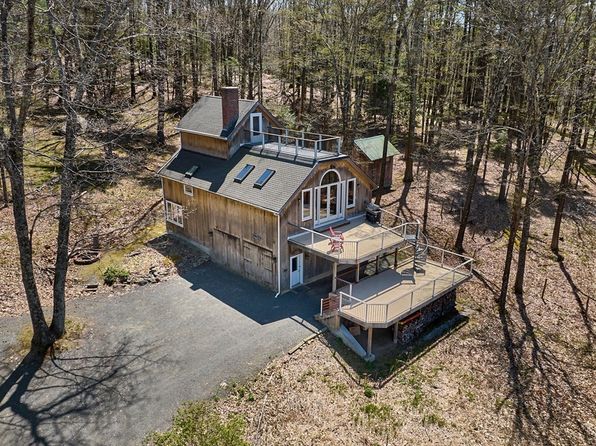 11 Shutesbury Rd, Leverett, MA 01054