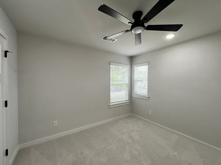 502 Cosmos St — Photo 12