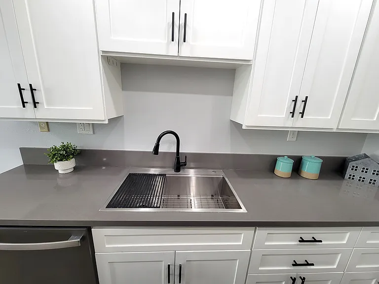 Marquis Apartments — Photo 17